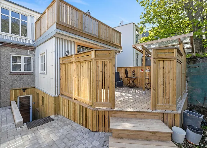Bright Chic Getaway In The Heart Of The City