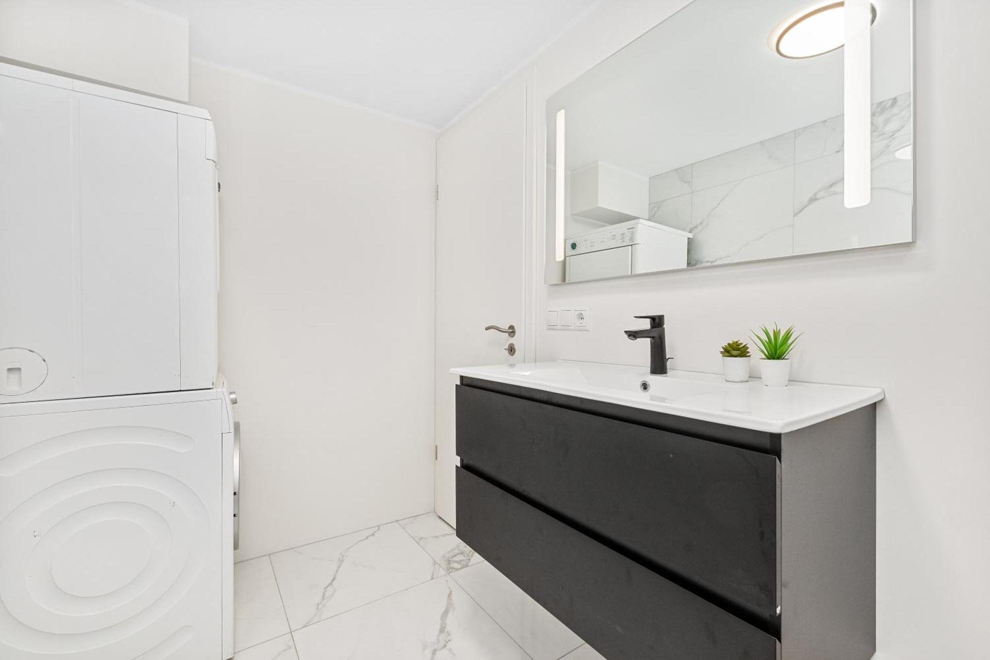 Bright Chic Getaway In The Heart Of The