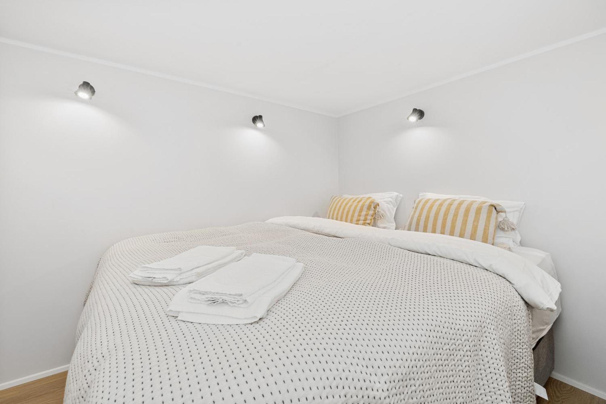 Apartment Bright Chic Getaway In The Heart Of The
