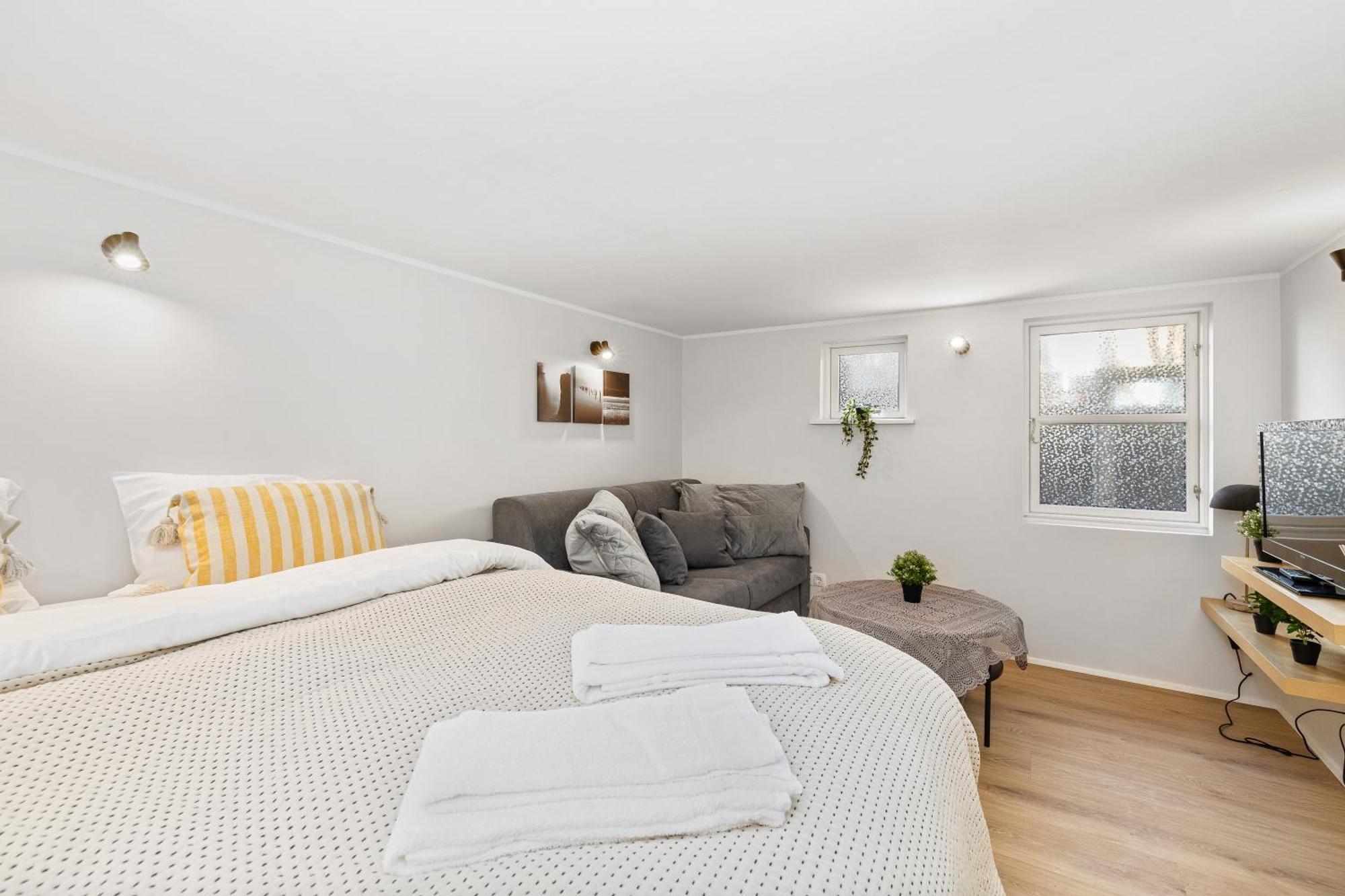 Apartment Bright Chic Getaway In The Heart Of The *