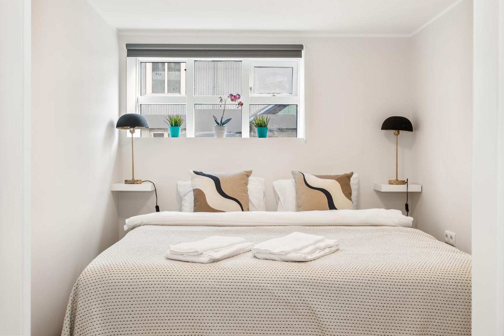 Bright Chic Getaway In The Heart Of The Apartment