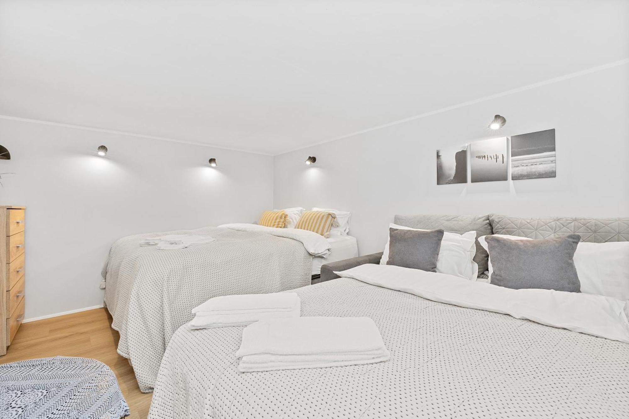Apartment Bright Chic Getaway In The Heart Of The